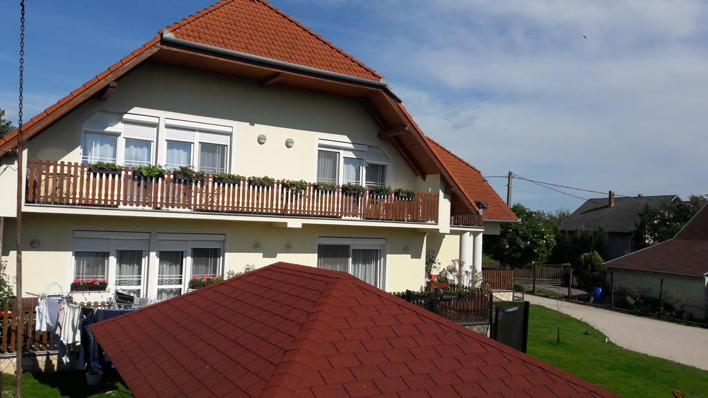 Szaloky Apartmanhaz Gyenesdias Luaran gambar